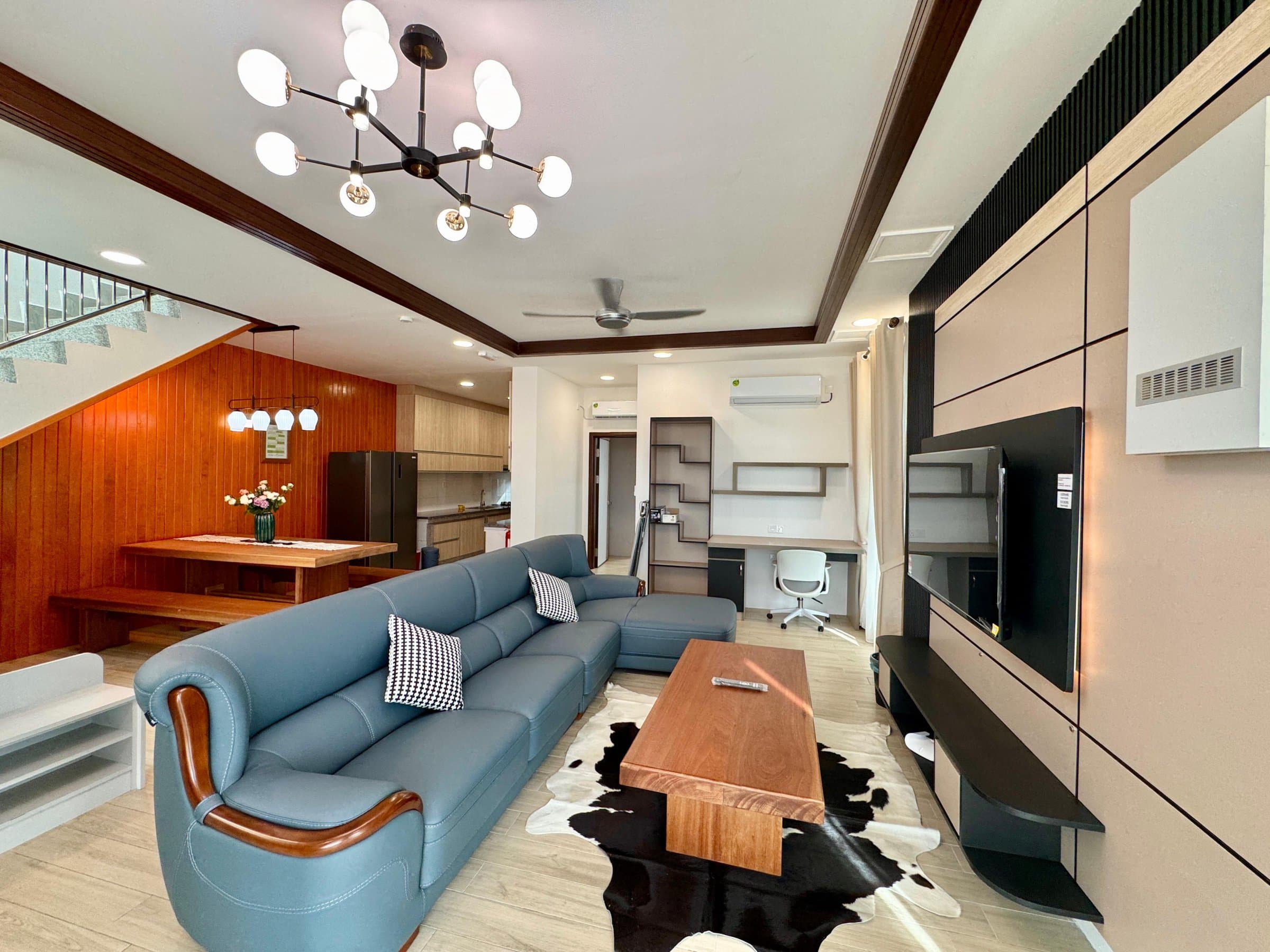 Semi-Detached 4-Bedroom Unit Ground Floor: 1 Bedroom + 1 Guest Bathroom 1st Floor: 3 Bedrooms (1 En-Suite), 2 Bathrooms Total Bathroom: 3 Bathrooom